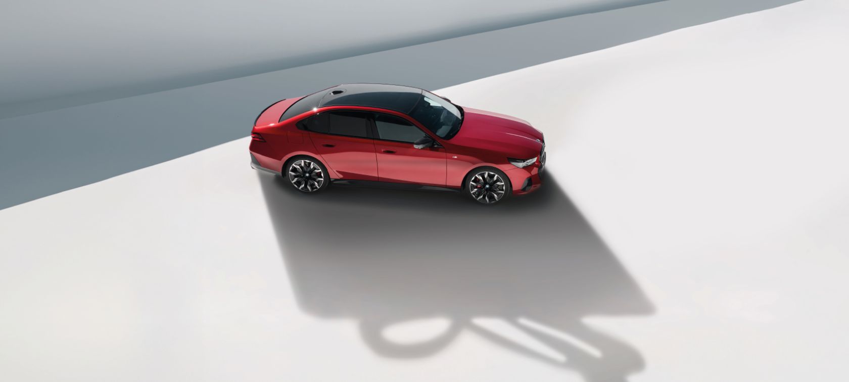 Wybierz nowe BMW z modeli dostępnych od ręki, które skrywa niespodzianke. Poznaj specjalną ofertę na koła zimowe.